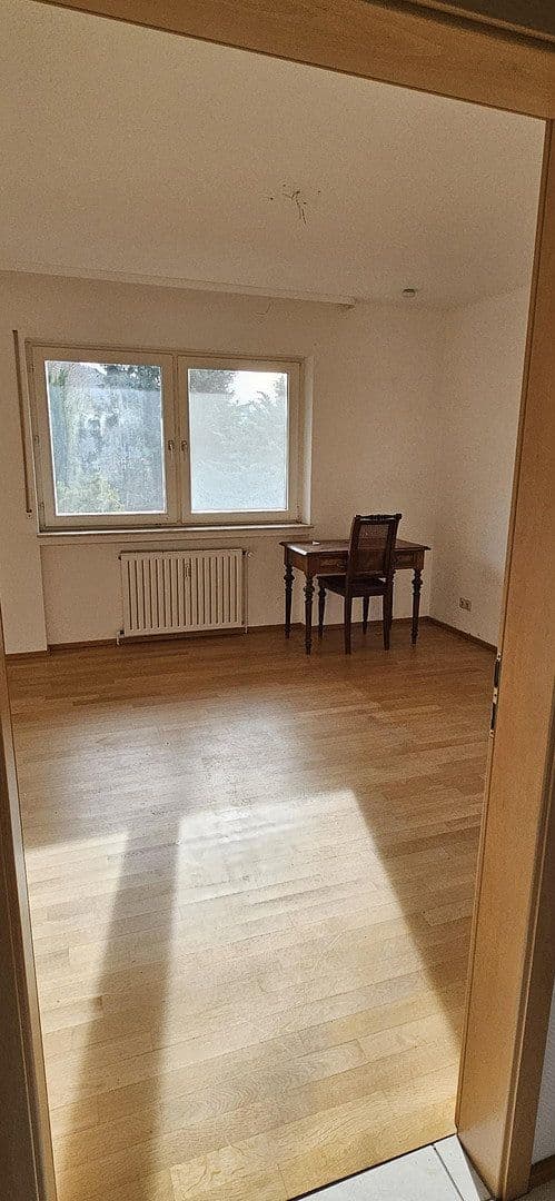 Prenájom bytu 4-izbový 112 m², Baden-Baden, Bádensko-Wurttembersko Prenájom bytu 4-izbový 112 m², Baden-Baden, Bádensko-Wurttembersko