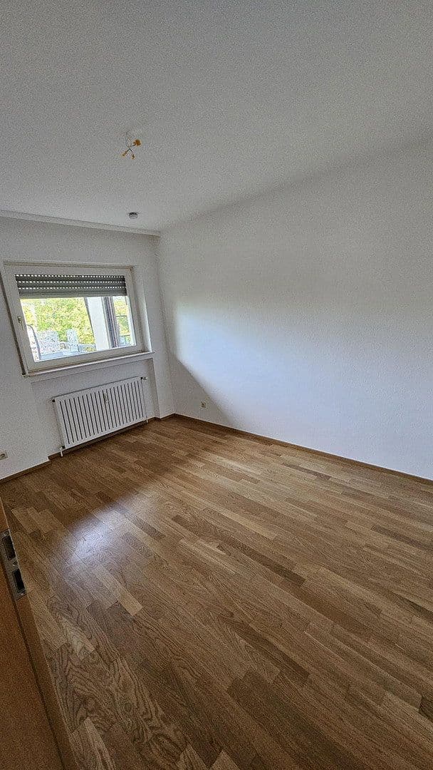 Prenájom bytu 4-izbový 112 m², Baden-Baden, Bádensko-Wurttembersko Prenájom bytu 4-izbový 112 m², Baden-Baden, Bádensko-Wurttembersko