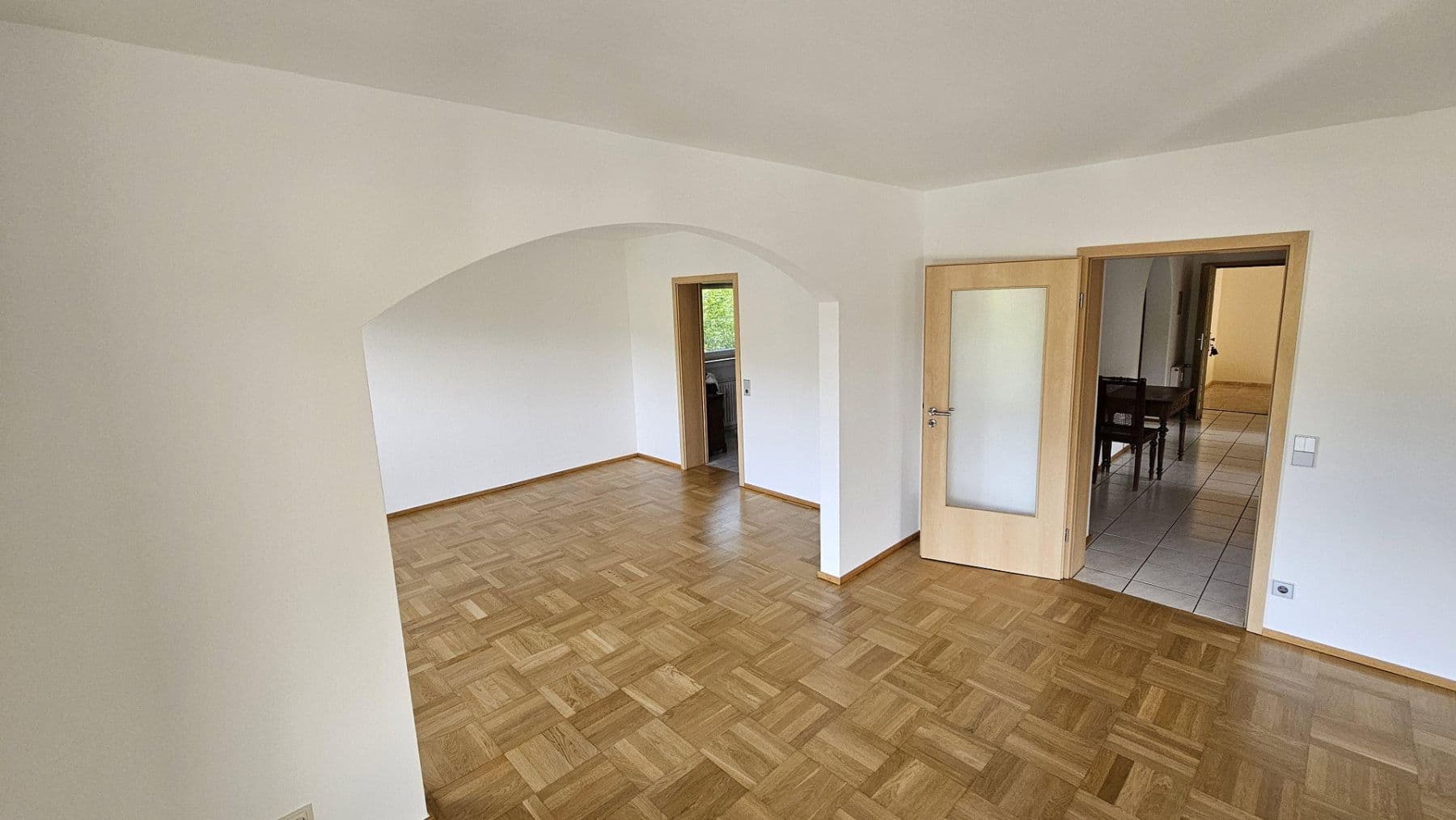 Prenájom bytu 4-izbový 112 m², Baden-Baden, Bádensko-Wurttembersko Prenájom bytu 4-izbový 112 m², Baden-Baden, Bádensko-Wurttembersko
