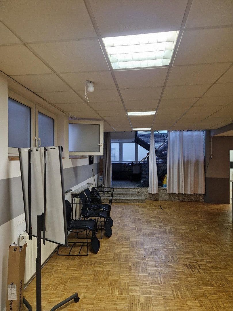 Prenájom nebytového priestoru 150 m², Walter-Gropius-Str. 5, Reutlingen, Bádensko-Wurttembersko Prenájom nebytového priestoru 150 m², Walter-Gropius-Str. 5, Reutlingen, Bádensko-Wurttembersko