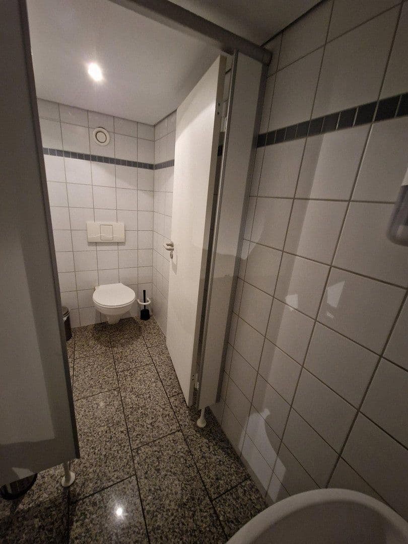 Prenájom nebytového priestoru 150 m², Walter-Gropius-Str. 5, Reutlingen, Bádensko-Wurttembersko Prenájom nebytového priestoru 150 m², Walter-Gropius-Str. 5, Reutlingen, Bádensko-Wurttembersko