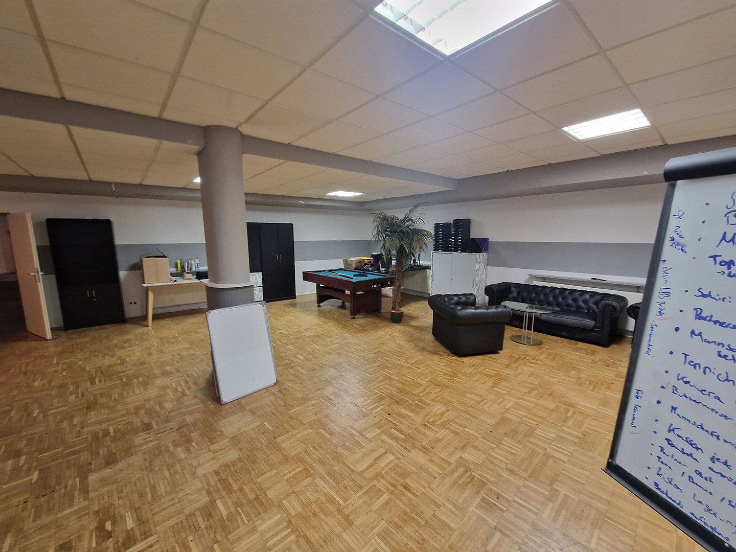 Prenájom nebytového priestoru 150 m², Walter-Gropius-Str. 5, Reutlingen, Bádensko-Wurttembersko Prenájom nebytového priestoru 150 m², Walter-Gropius-Str. 5, Reutlingen, Bádensko-Wurttembersko