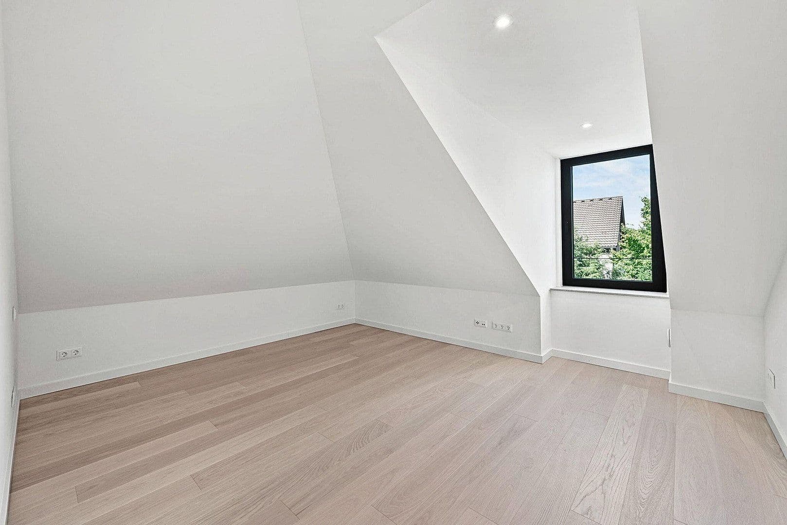 Predaj domu 243 m², pozemok 276 m², Sembdnerstraße 8, Germering, Bavorsko Predaj domu 243 m², pozemok 276 m², Sembdnerstraße 8, Germering, Bavorsko
