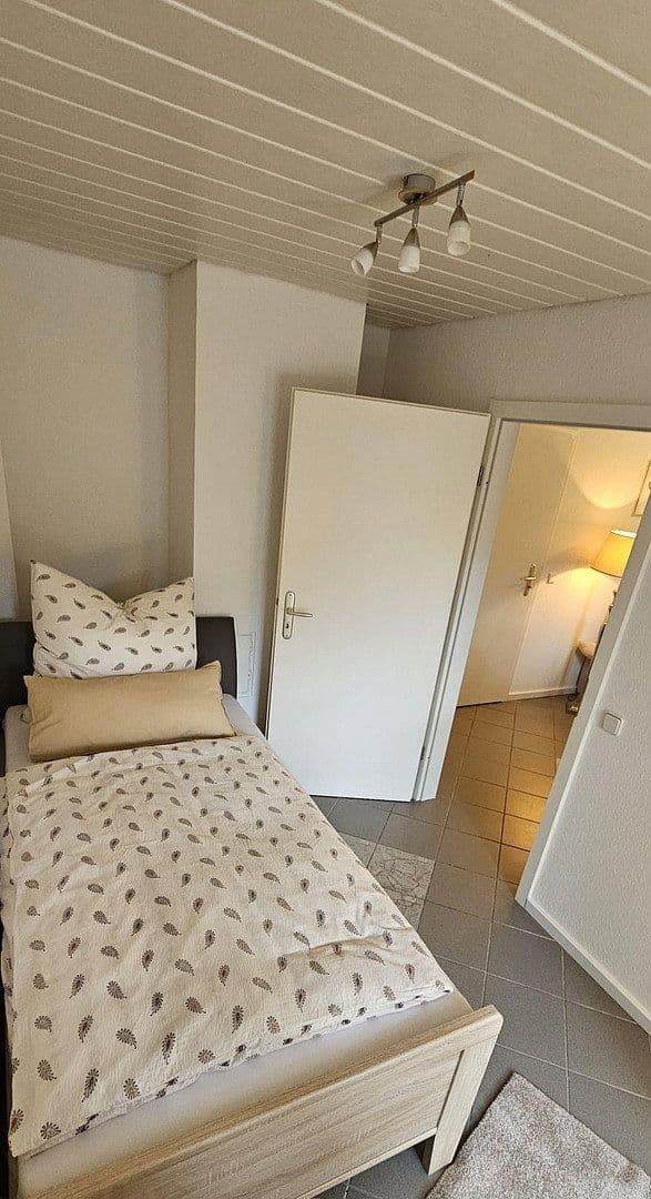 Prenájom bytu 2-izbový 43 m², Solingen, Severné Porýnie - Westfálsko Prenájom bytu 2-izbový 43 m², Solingen, Severné Porýnie - Westfálsko