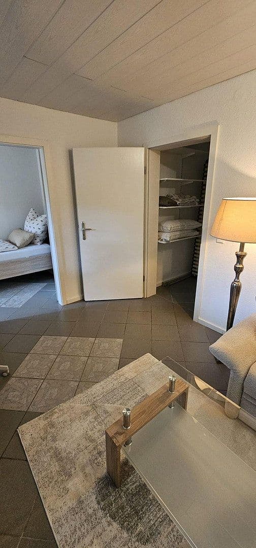 Prenájom bytu 2-izbový 43 m², Solingen, Severné Porýnie - Westfálsko Prenájom bytu 2-izbový 43 m², Solingen, Severné Porýnie - Westfálsko