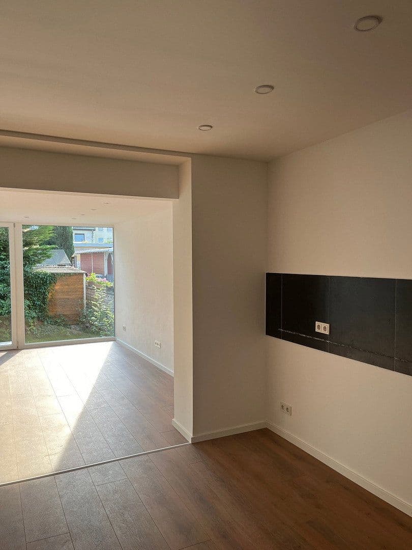 Prenájom bytu 3-izbový 88 m², Schnorrenbergstraße 1, Bonn, Severné Porýnie - Westfálsko Prenájom bytu 3-izbový 88 m², Schnorrenbergstraße 1, Bonn, Severné Porýnie - Westfálsko