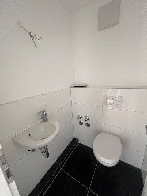 Prenájom bytu 3-izbový 88 m², Schnorrenbergstraße 1, Bonn, Severné Porýnie - Westfálsko Prenájom bytu 3-izbový 88 m², Schnorrenbergstraße 1, Bonn, Severné Porýnie - Westfálsko