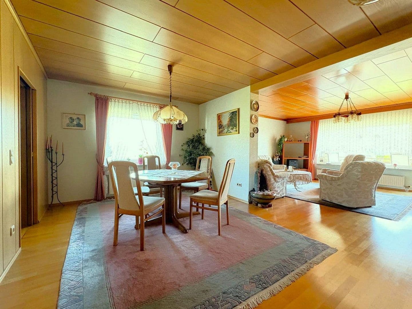 Predaj domu 318 m², pozemok 1.829 m², Babenhausen, Hesensko Predaj domu 318 m², pozemok 1.829 m², Babenhausen, Hesensko