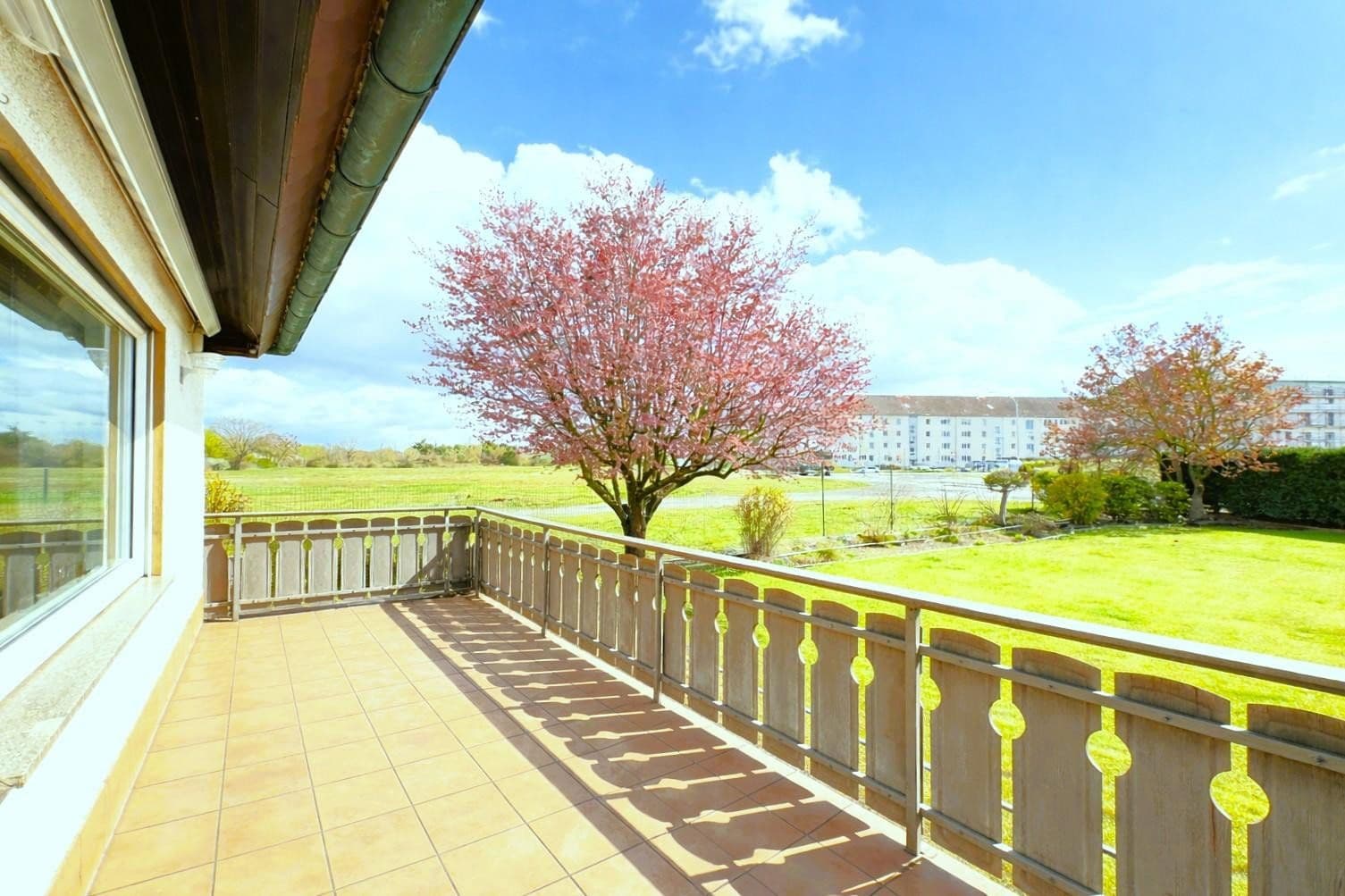 Predaj domu 318 m², pozemok 1.829 m², Babenhausen, Hesensko Predaj domu 318 m², pozemok 1.829 m², Babenhausen, Hesensko