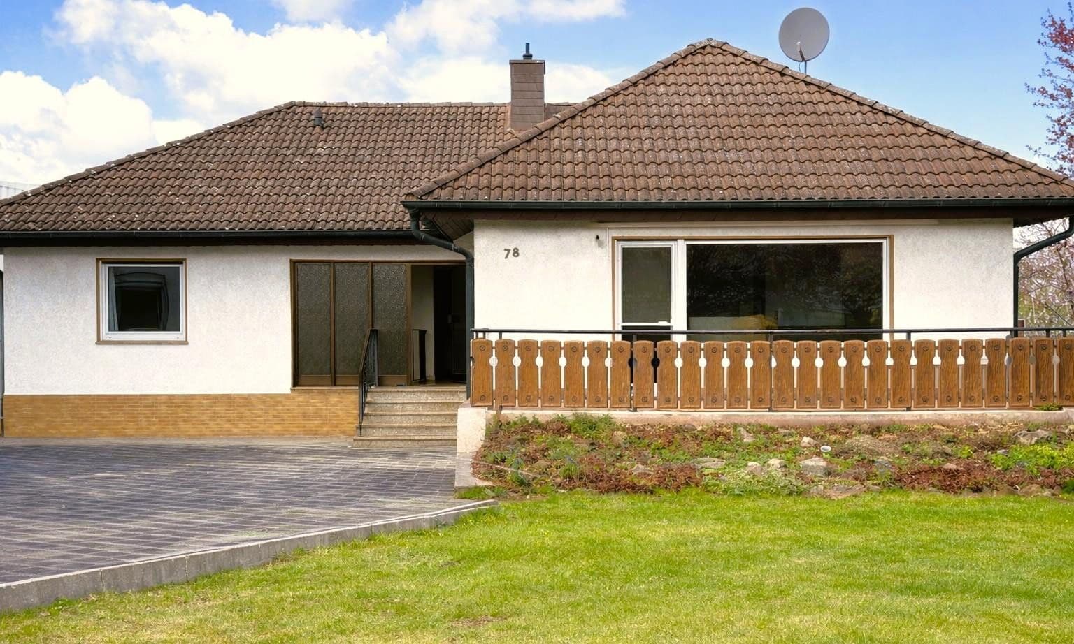 Predaj domu 318 m², pozemok 1.829 m², Babenhausen, Hesensko Predaj domu 318 m², pozemok 1.829 m², Babenhausen, Hesensko