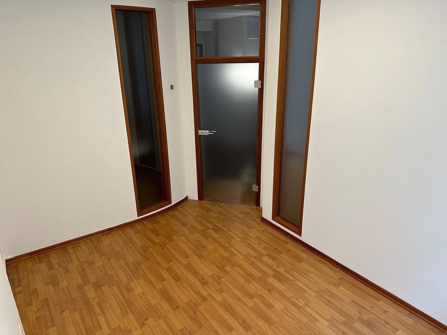 Prenájom kancelárie 11 m², Giesensdorfer Str. 29, Berlin, Berlín Prenájom kancelárie 11 m², Giesensdorfer Str. 29, Berlin, Berlín