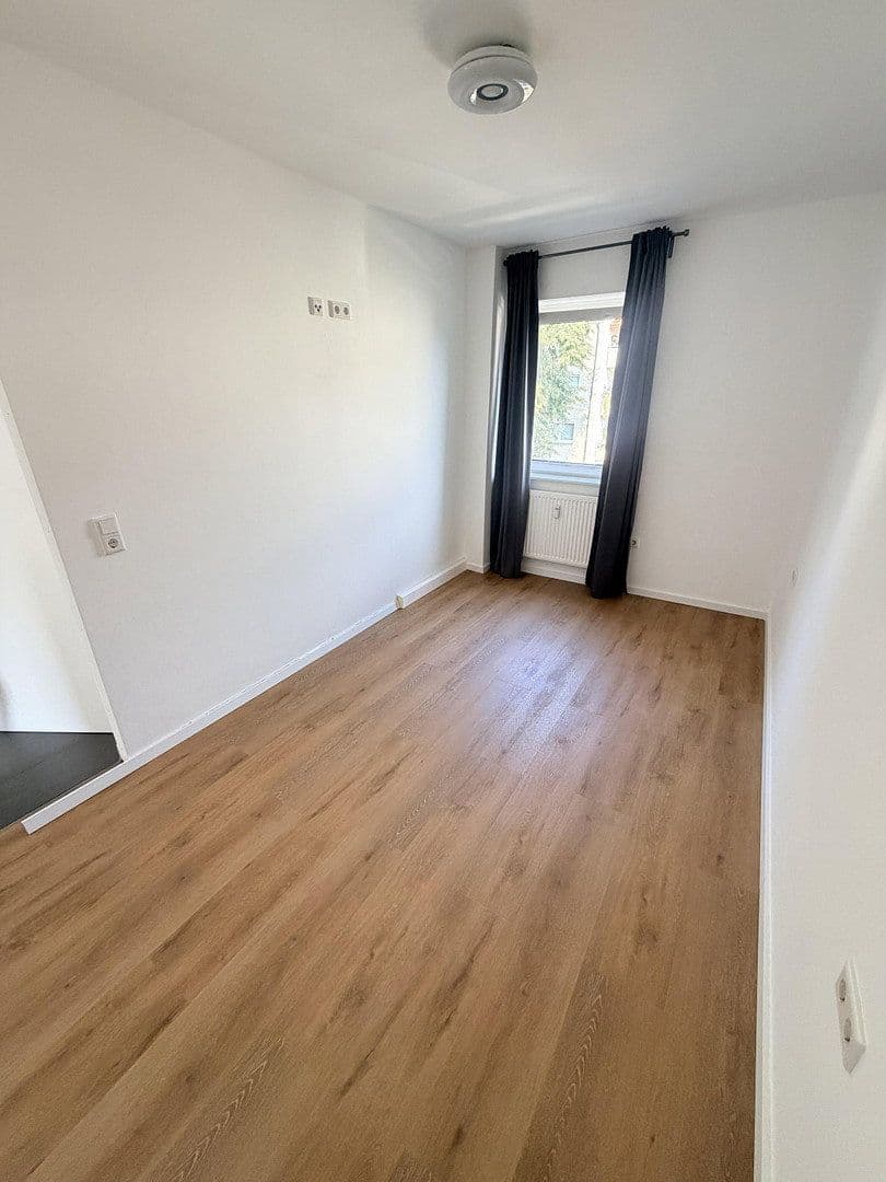 Prenájom bytu 3-izbový 65 m², Oldenburger Str. 24, Düsseldorf, Severné Porýnie - Westfálsko Prenájom bytu 3-izbový 65 m², Oldenburger Str. 24, Düsseldorf, Severné Porýnie - Westfálsko