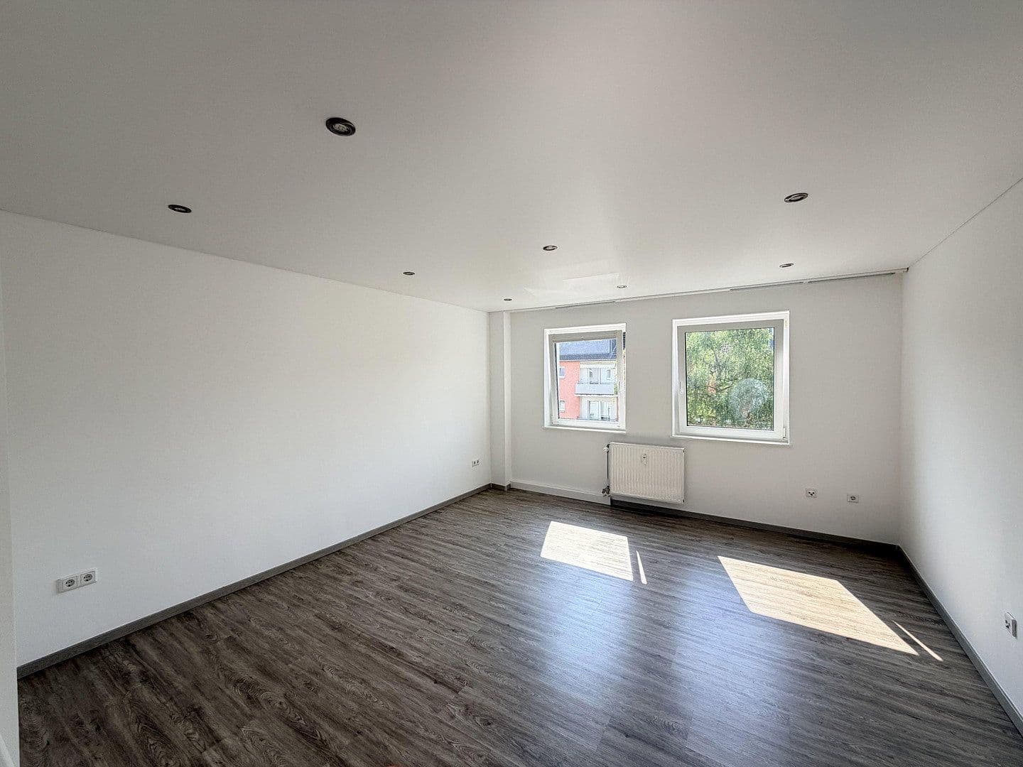 Prenájom bytu 3-izbový 65 m², Oldenburger Str. 24, Düsseldorf, Severné Porýnie - Westfálsko Prenájom bytu 3-izbový 65 m², Oldenburger Str. 24, Düsseldorf, Severné Porýnie - Westfálsko
