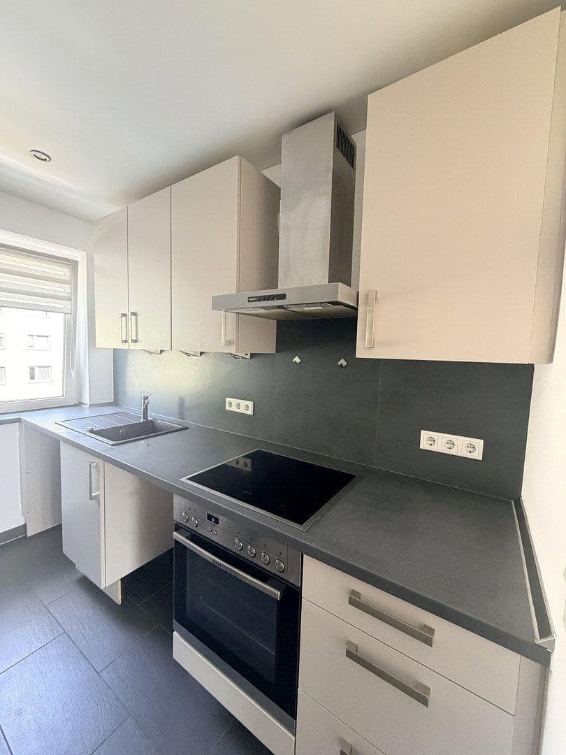 Prenájom bytu 3-izbový 65 m², Oldenburger Str. 24, Düsseldorf, Severné Porýnie - Westfálsko Prenájom bytu 3-izbový 65 m², Oldenburger Str. 24, Düsseldorf, Severné Porýnie - Westfálsko