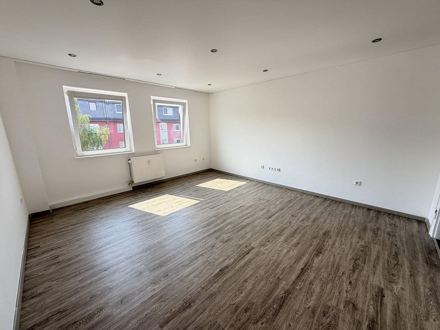 Prenájom bytu 3-izbový 65 m², Oldenburger Str. 24, Düsseldorf, Severné Porýnie - Westfálsko Prenájom bytu 3-izbový 65 m², Oldenburger Str. 24, Düsseldorf, Severné Porýnie - Westfálsko