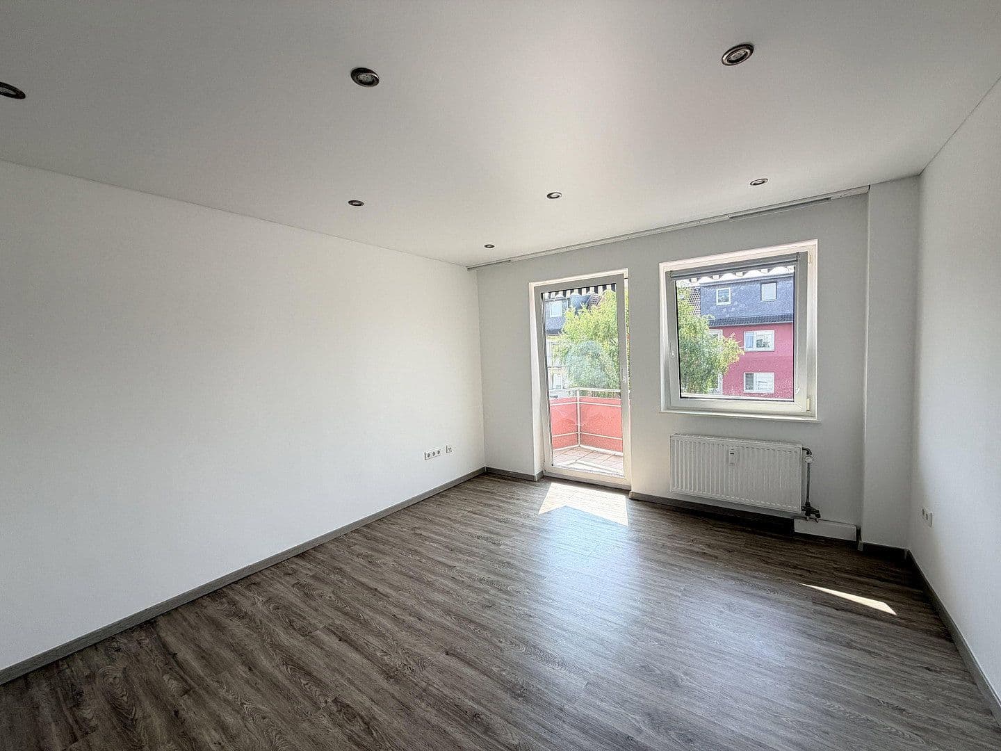 Prenájom bytu 3-izbový 65 m², Oldenburger Str. 24, Düsseldorf, Severné Porýnie - Westfálsko Prenájom bytu 3-izbový 65 m², Oldenburger Str. 24, Düsseldorf, Severné Porýnie - Westfálsko