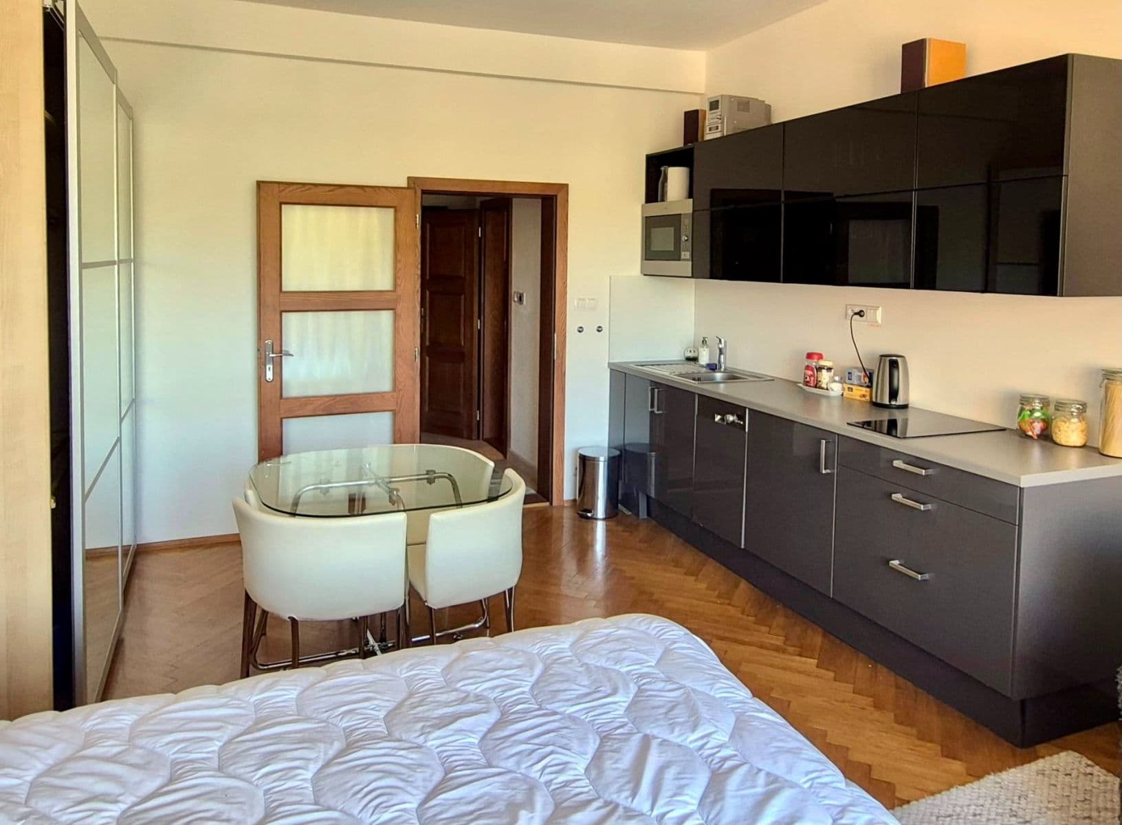 Prenájom bytu 1-izbový 32 m², Masarykovo nábřeží, Praha, Praha Prenájom bytu 1-izbový 32 m², Masarykovo nábřeží, Praha, Praha