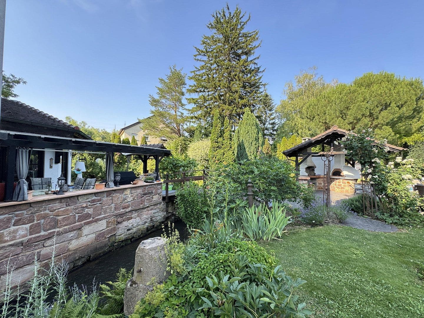 Predaj domu 386 m², pozemok 3.087 m², Mertesheim, Porýnie-Falcko Predaj domu 386 m², pozemok 3.087 m², Mertesheim, Porýnie-Falcko