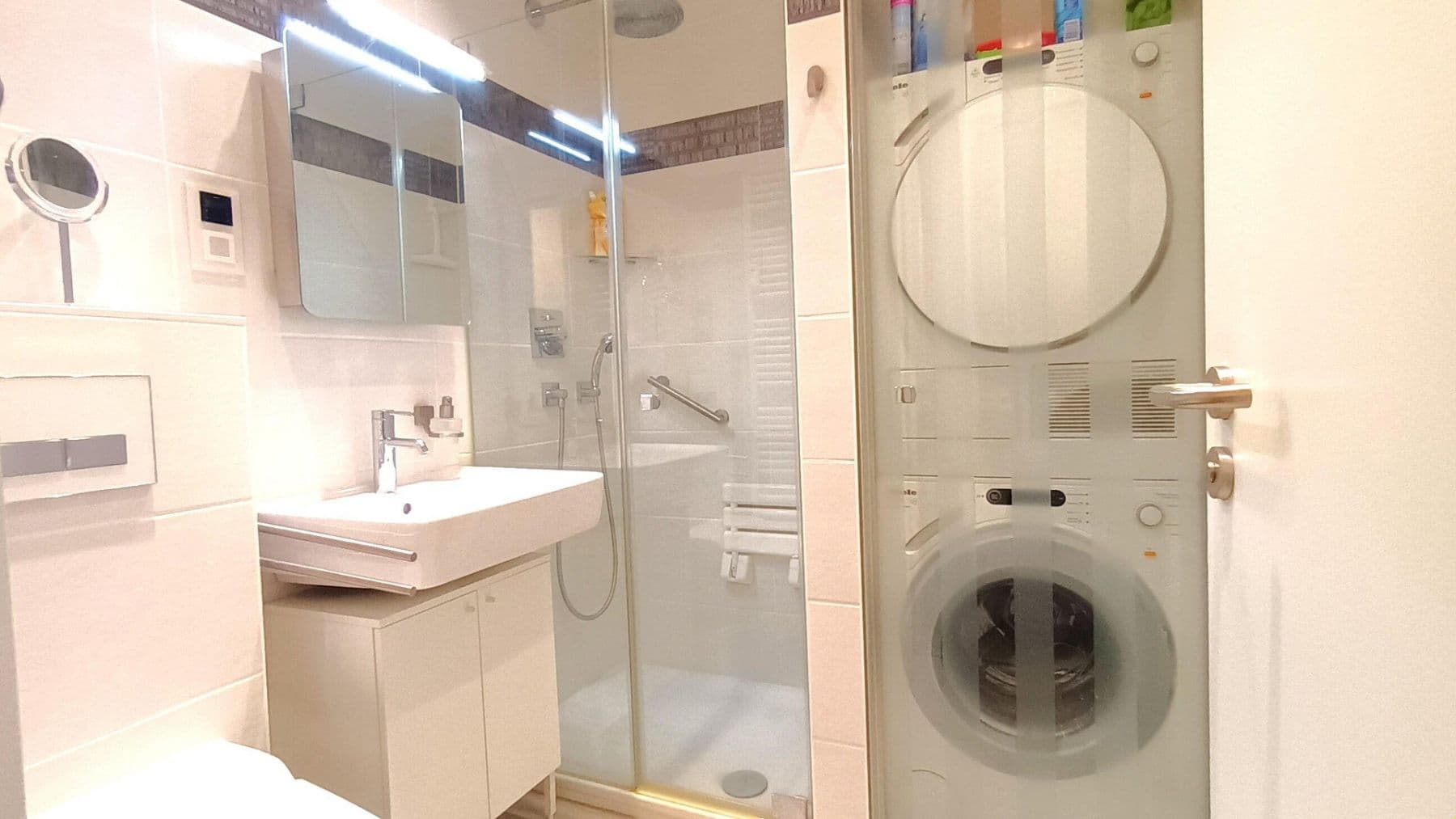 Prenájom bytu 2-izbový 46 m², München, Bavorsko Prenájom bytu 2-izbový 46 m², München, Bavorsko