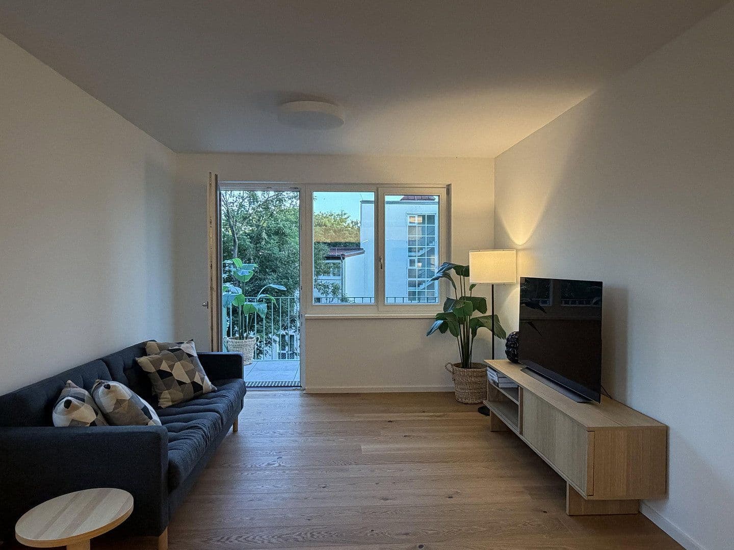 Prenájom bytu 3-izbový 72 m², Pasewalker str. 96, Berlin, Berlín Prenájom bytu 3-izbový 72 m², Pasewalker str. 96, Berlin, Berlín
