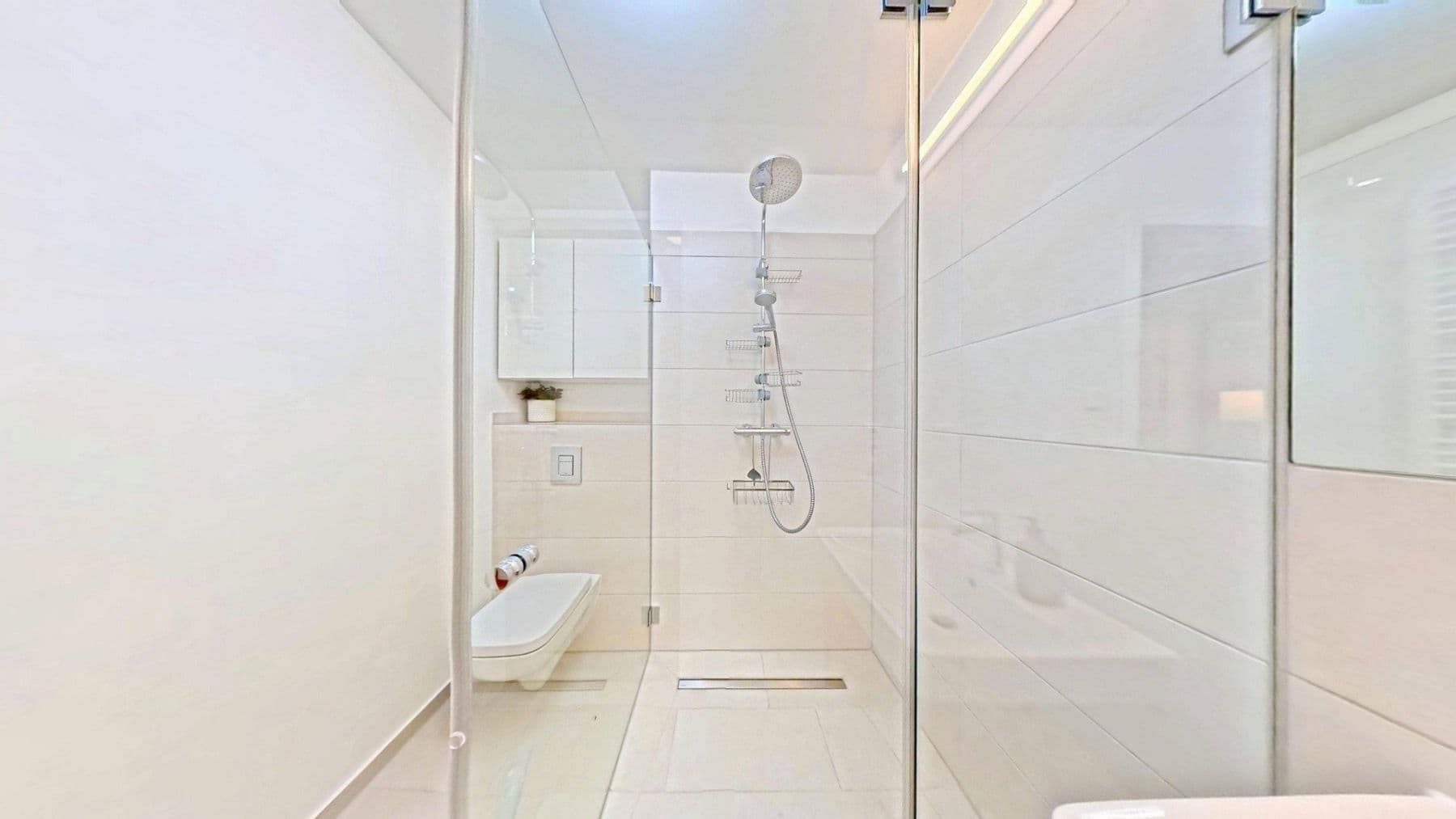 Prenájom bytu 3-izbový 72 m², Pasewalker str. 96, Berlin, Berlín Prenájom bytu 3-izbový 72 m², Pasewalker str. 96, Berlin, Berlín
