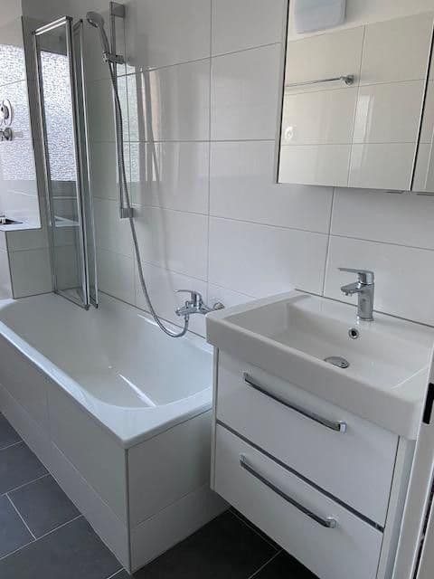 Prenájom bytu 2-izbový 49 m², Frankfurt am Main, Hesensko Prenájom bytu 2-izbový 49 m², Frankfurt am Main, Hesensko