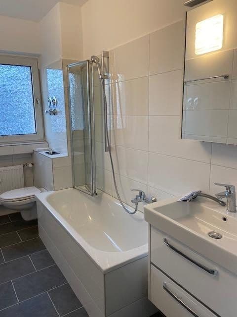 Prenájom bytu 2-izbový 49 m², Frankfurt am Main, Hesensko Prenájom bytu 2-izbový 49 m², Frankfurt am Main, Hesensko