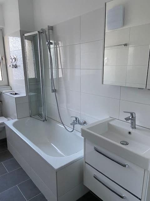 Prenájom bytu 2-izbový 49 m², Frankfurt am Main, Hesensko Prenájom bytu 2-izbový 49 m², Frankfurt am Main, Hesensko