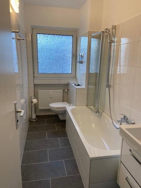 Prenájom bytu 2-izbový 49 m², Frankfurt am Main, Hesensko Prenájom bytu 2-izbový 49 m², Frankfurt am Main, Hesensko