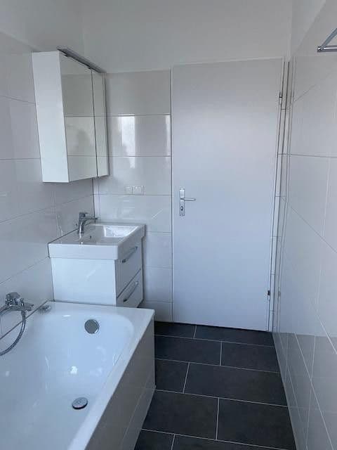 Prenájom bytu 2-izbový 49 m², Frankfurt am Main, Hesensko Prenájom bytu 2-izbový 49 m², Frankfurt am Main, Hesensko