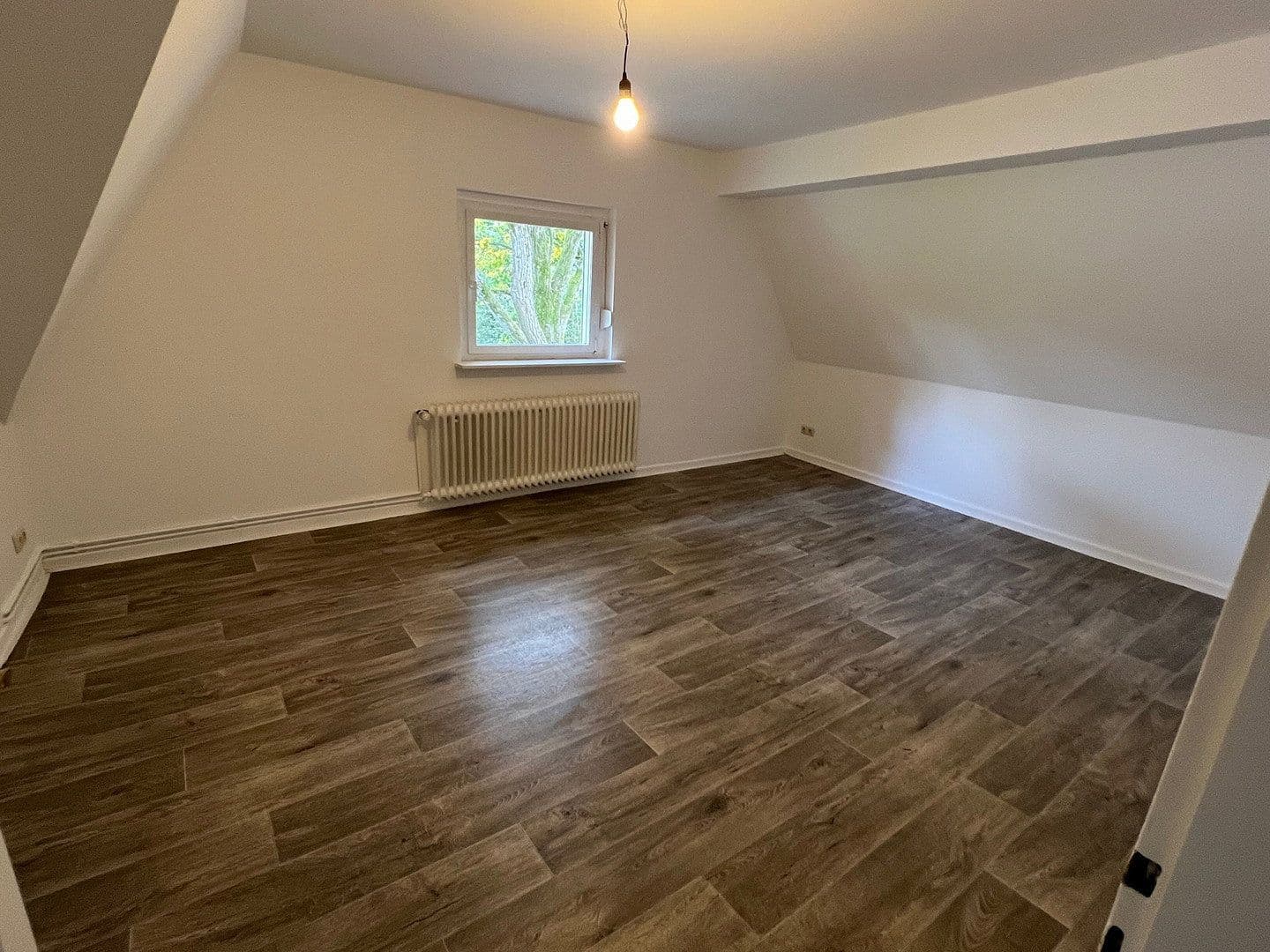 Prenájom bytu 3-izbový 76 m², Hainstrasse 75, Wuppertal, Severné Porýnie - Westfálsko Prenájom bytu 3-izbový 76 m², Hainstrasse 75, Wuppertal, Severné Porýnie - Westfálsko