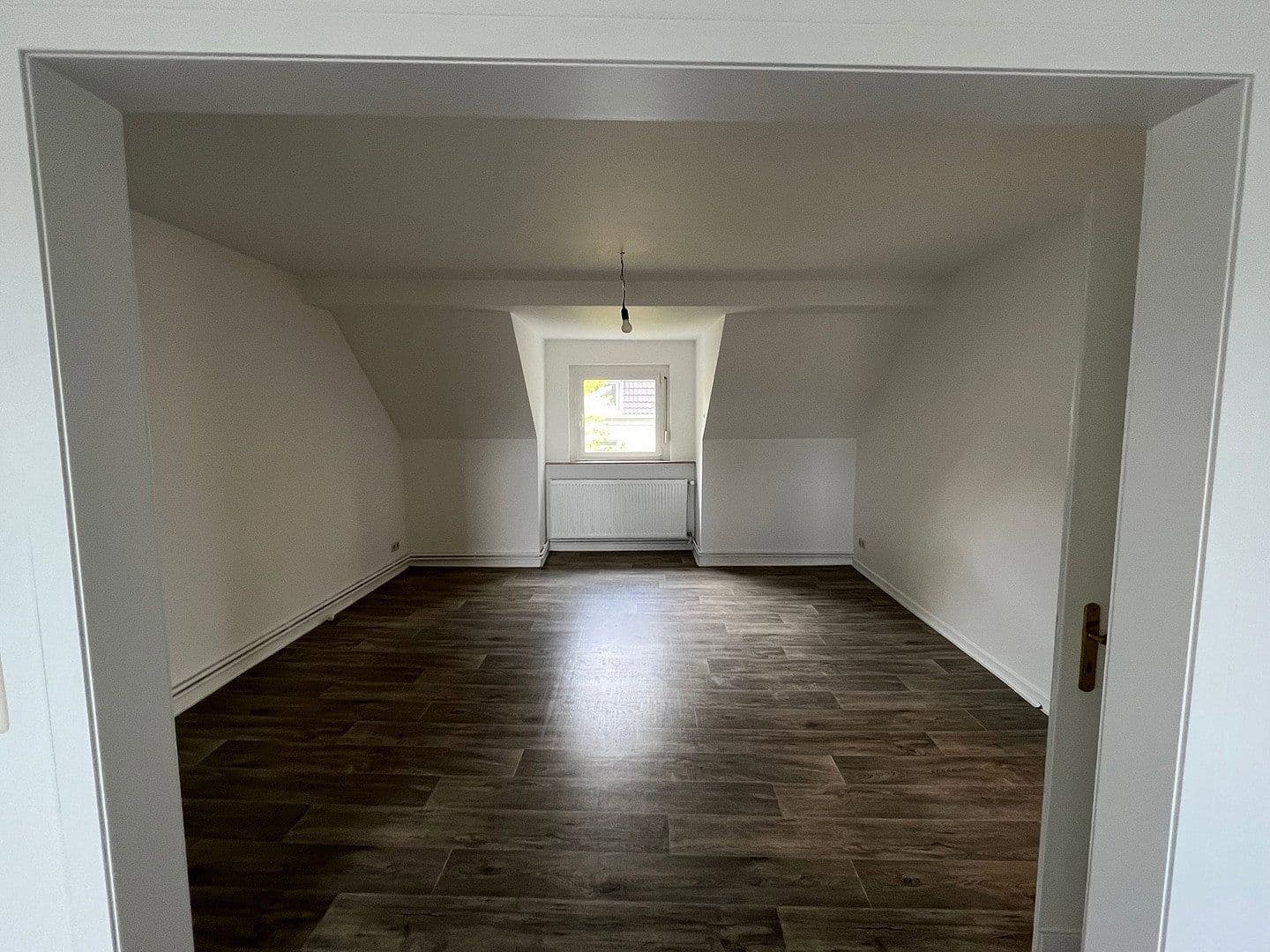 Prenájom bytu 3-izbový 76 m², Hainstrasse 75, Wuppertal, Severné Porýnie - Westfálsko Prenájom bytu 3-izbový 76 m², Hainstrasse 75, Wuppertal, Severné Porýnie - Westfálsko