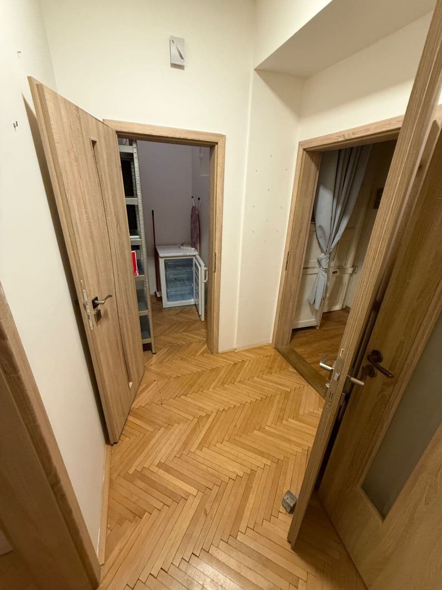 Prenájom bytu 2-izbový 40 m², Bělehradská, Praha, Praha Prenájom bytu 2-izbový 40 m², Bělehradská, Praha, Praha