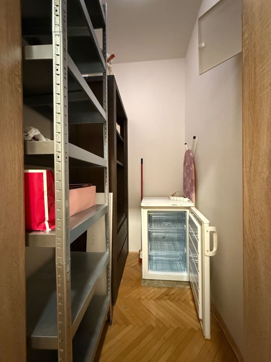 Prenájom bytu 2-izbový 40 m², Bělehradská, Praha, Praha Prenájom bytu 2-izbový 40 m², Bělehradská, Praha, Praha