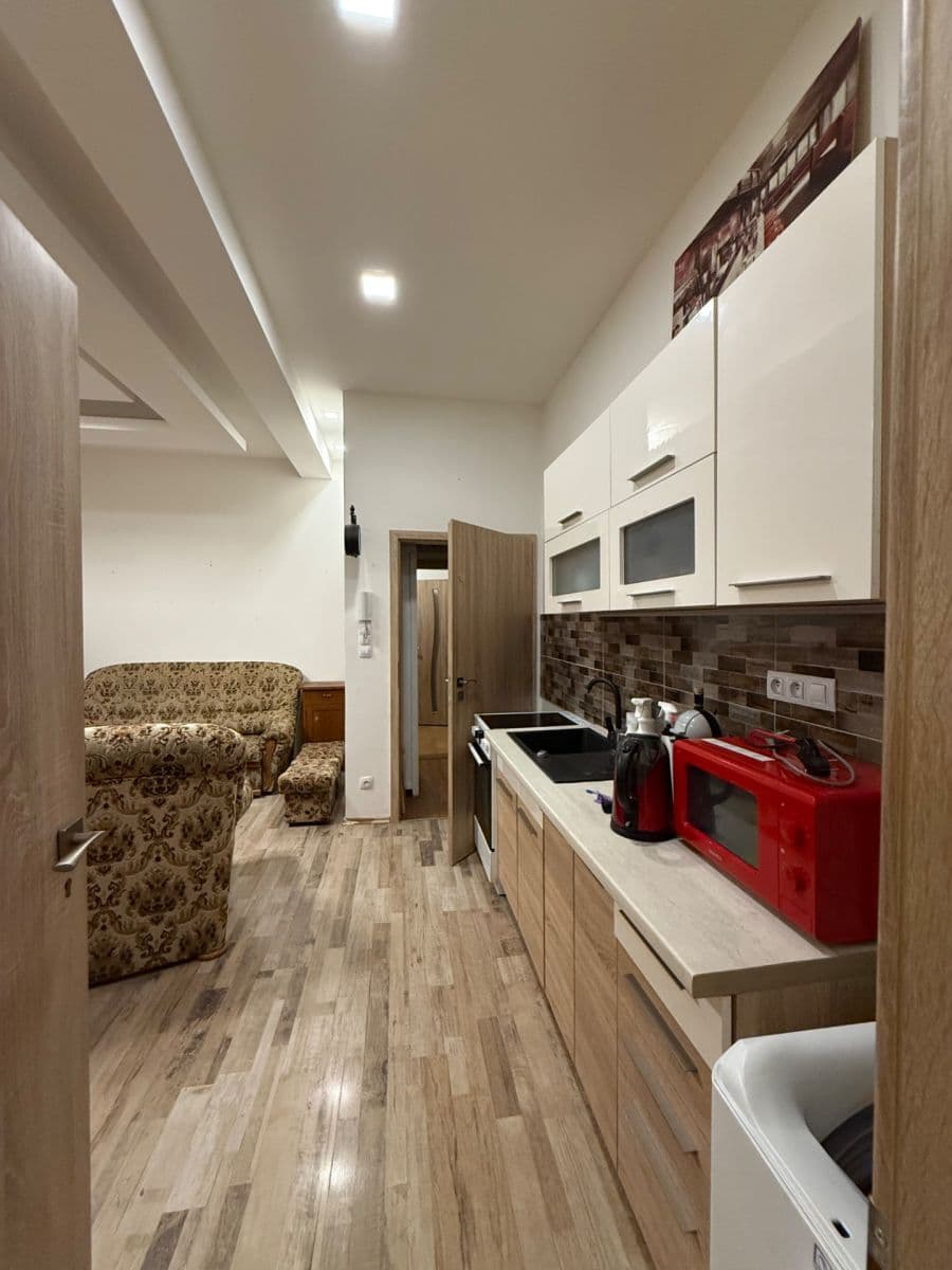 Prenájom bytu 2-izbový 40 m², Bělehradská, Praha, Praha Prenájom bytu 2-izbový 40 m², Bělehradská, Praha, Praha