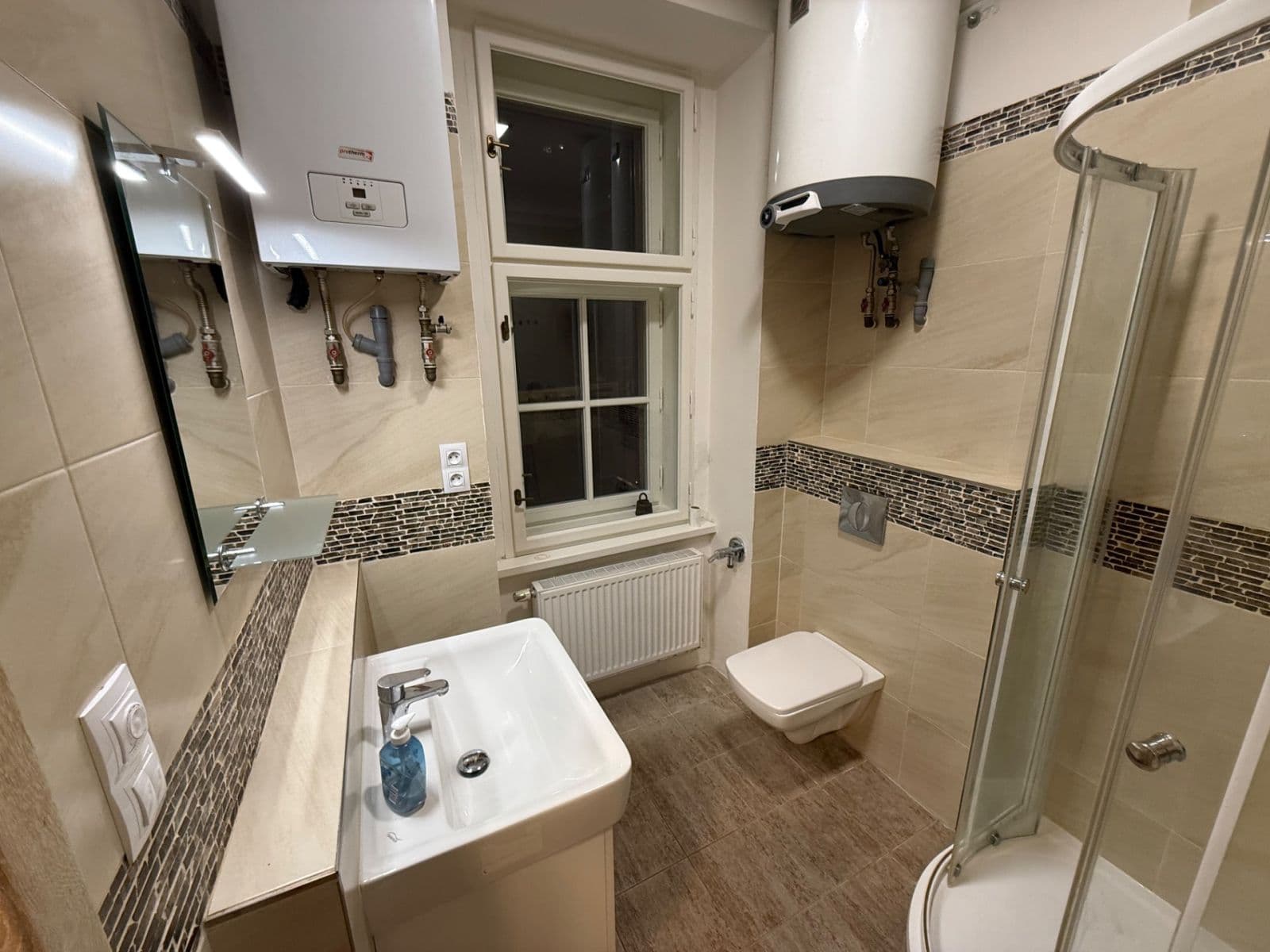 Prenájom bytu 2-izbový 40 m², Bělehradská, Praha, Praha Prenájom bytu 2-izbový 40 m², Bělehradská, Praha, Praha