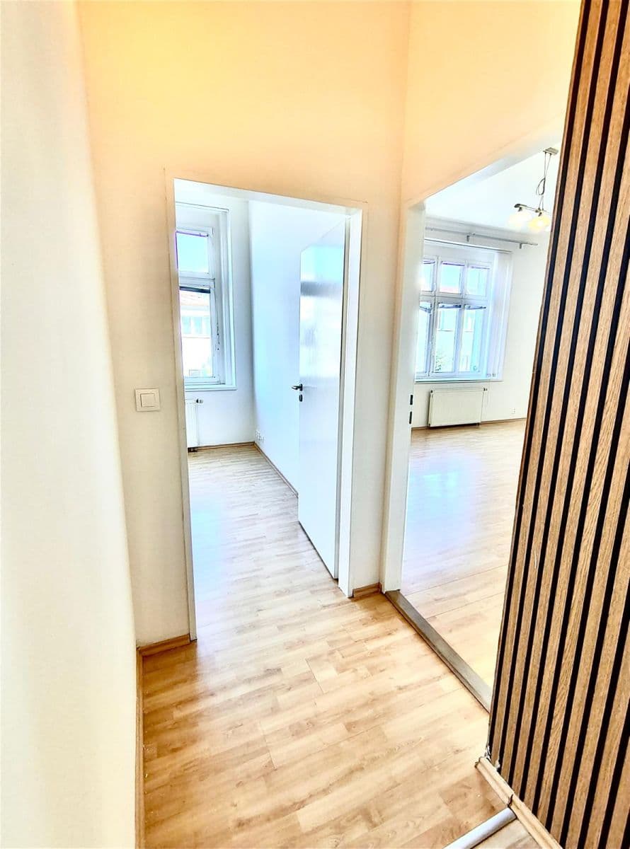 Prenájom bytu 3-izbový 61 m², Pod Karlovarskou silnicí, Praha, Praha Prenájom bytu 3-izbový 61 m², Pod Karlovarskou silnicí, Praha, Praha