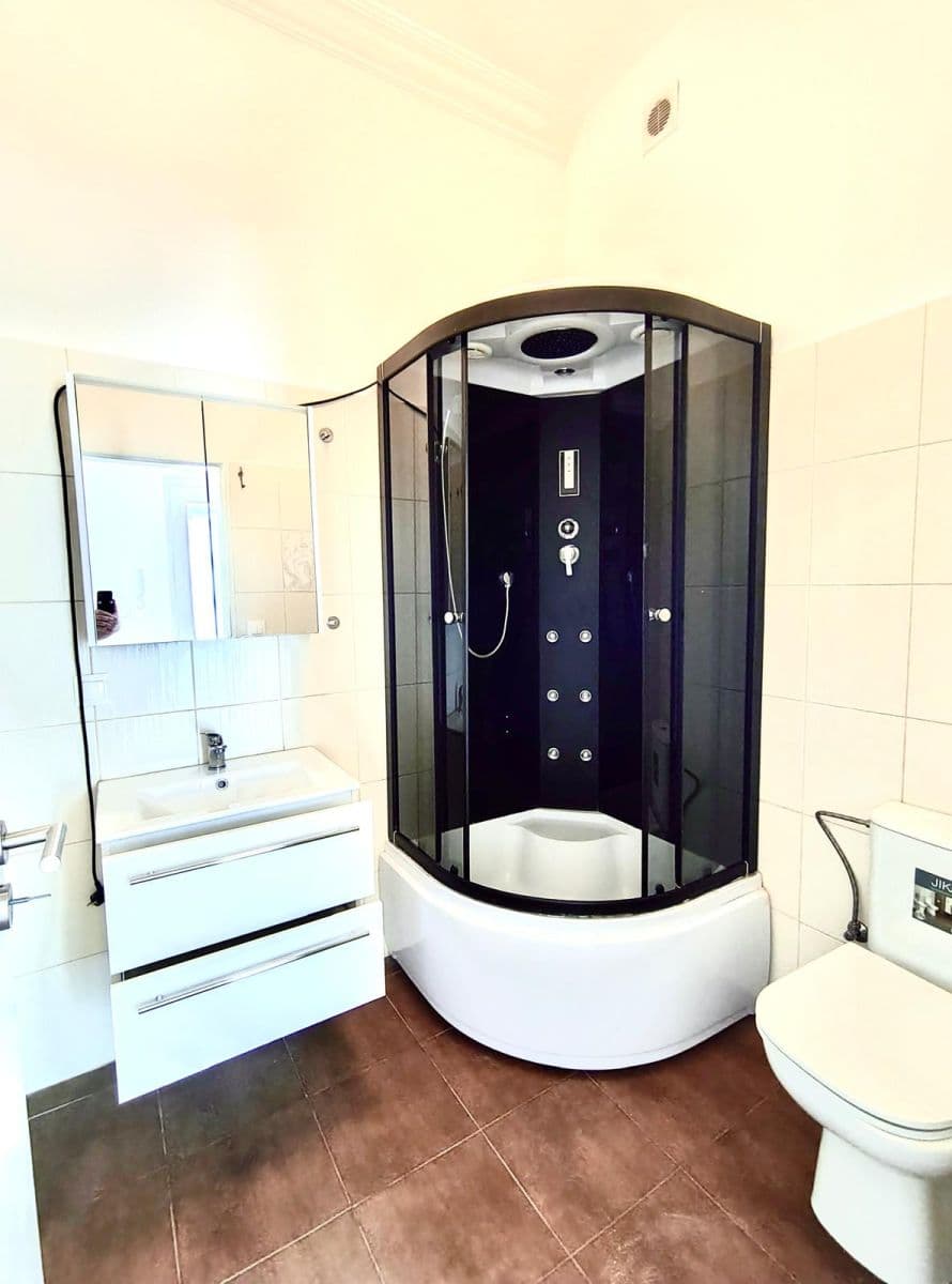 Prenájom bytu 3-izbový 61 m², Pod Karlovarskou silnicí, Praha, Praha Prenájom bytu 3-izbový 61 m², Pod Karlovarskou silnicí, Praha, Praha