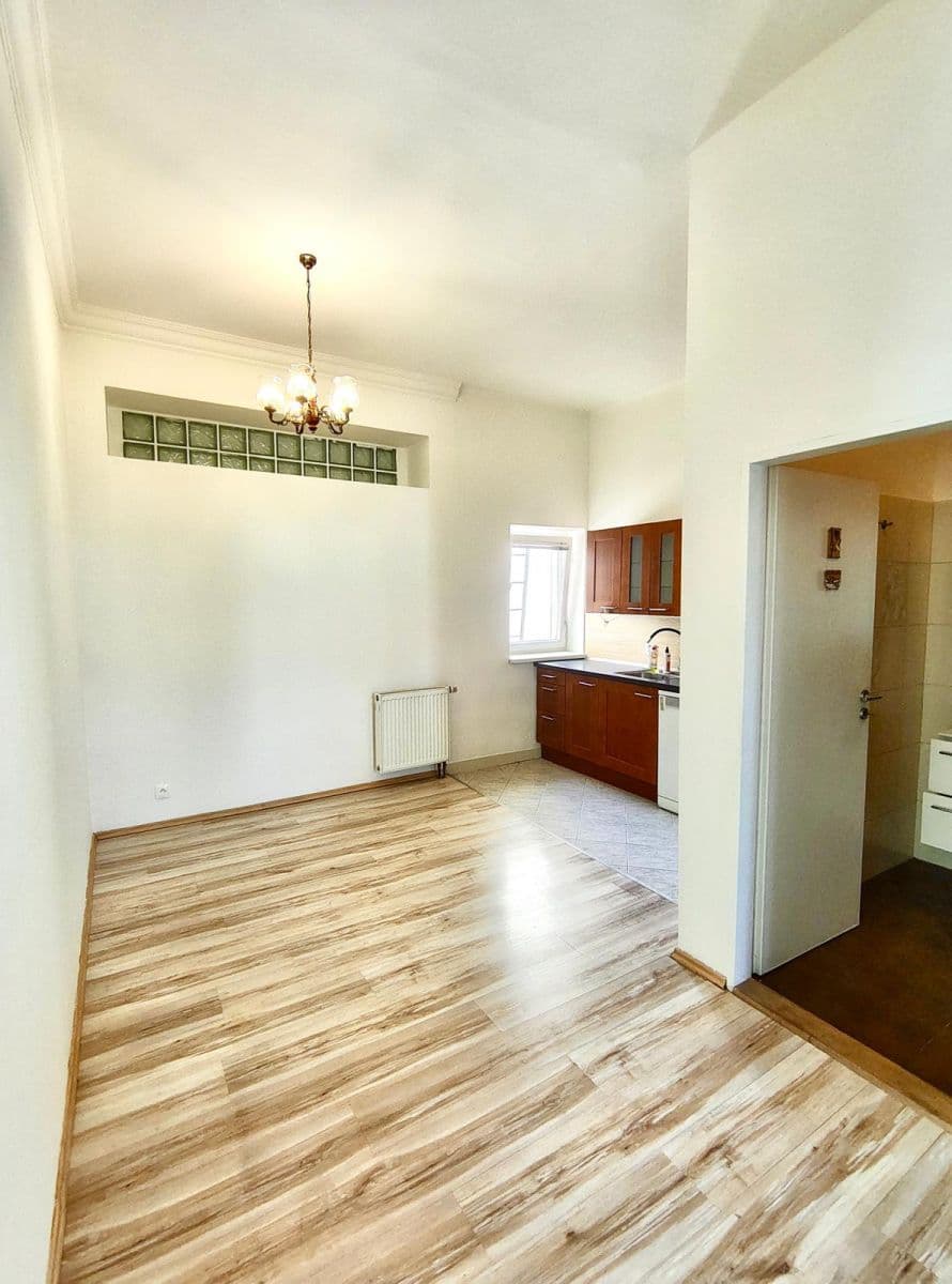 Prenájom bytu 3-izbový 61 m², Pod Karlovarskou silnicí, Praha, Praha Prenájom bytu 3-izbový 61 m², Pod Karlovarskou silnicí, Praha, Praha