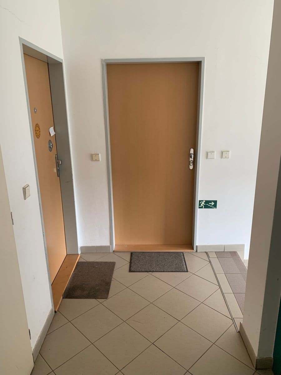 Prenájom bytu 1-izbový 37 m², Padovská, Praha, Praha Prenájom bytu 1-izbový 37 m², Padovská, Praha, Praha