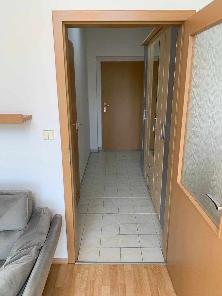 Prenájom bytu 1-izbový 37 m², Padovská, Praha, Praha Prenájom bytu 1-izbový 37 m², Padovská, Praha, Praha