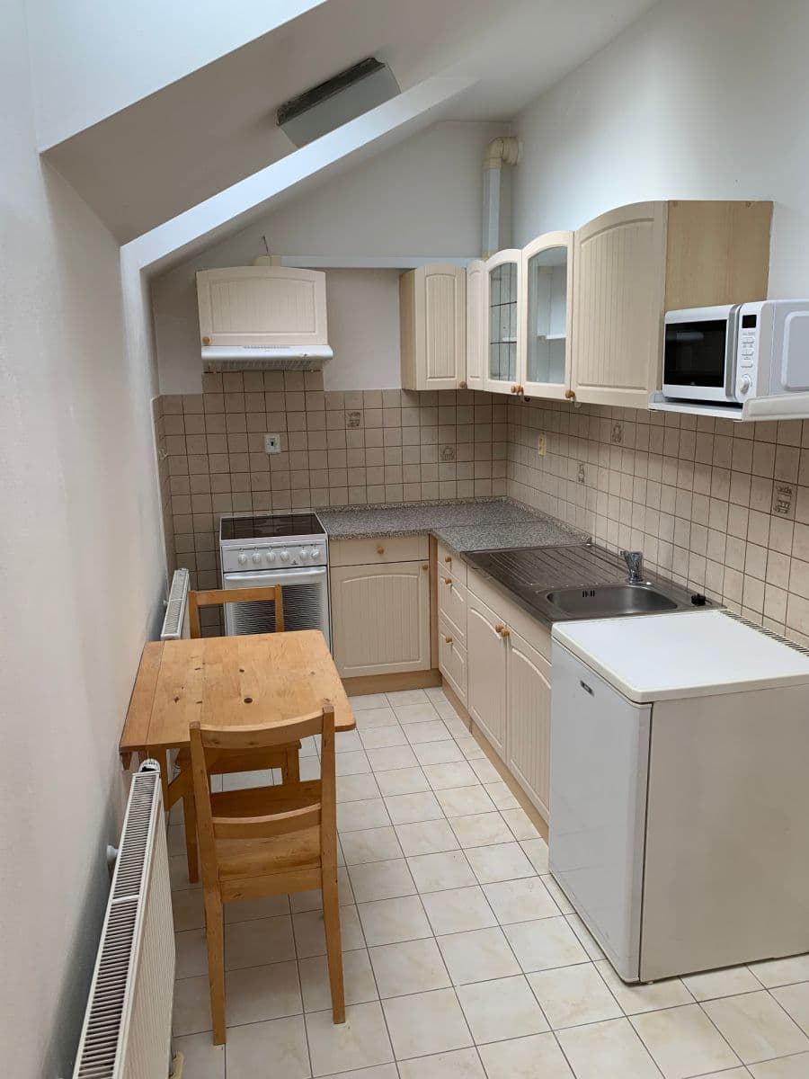 Prenájom bytu 1-izbový 37 m², Padovská, Praha, Praha Prenájom bytu 1-izbový 37 m², Padovská, Praha, Praha