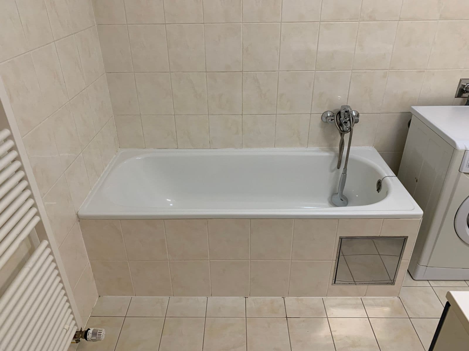 Prenájom bytu 1-izbový 37 m², Padovská, Praha, Praha Prenájom bytu 1-izbový 37 m², Padovská, Praha, Praha