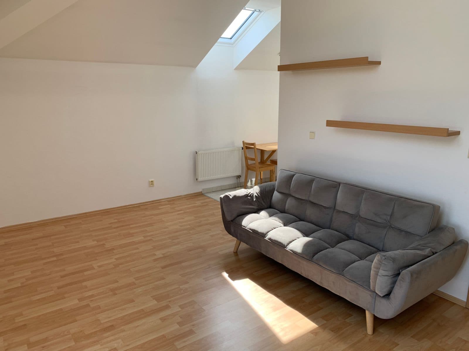 Prenájom bytu 1-izbový 37 m², Padovská, Praha, Praha Prenájom bytu 1-izbový 37 m², Padovská, Praha, Praha