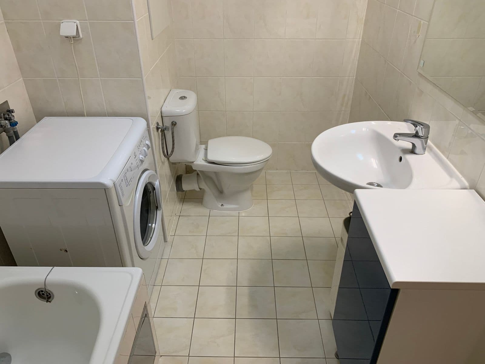 Prenájom bytu 1-izbový 37 m², Padovská, Praha, Praha Prenájom bytu 1-izbový 37 m², Padovská, Praha, Praha