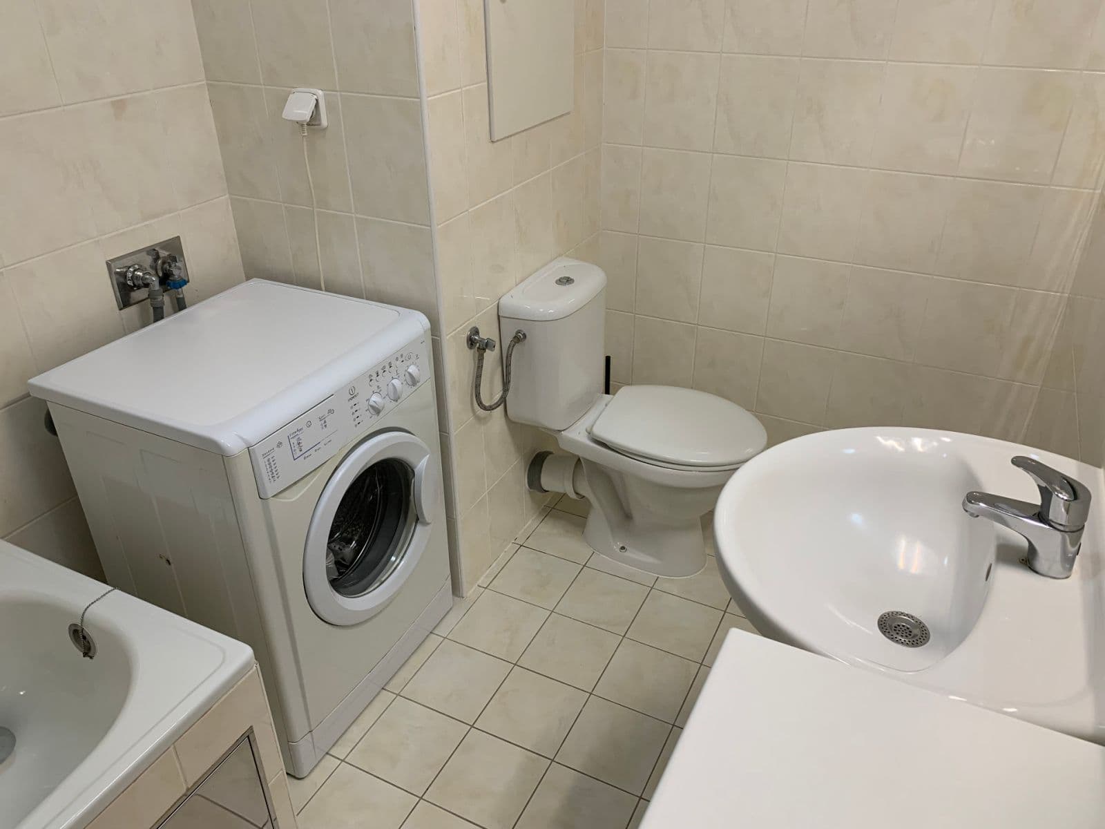 Prenájom bytu 1-izbový 37 m², Padovská, Praha, Praha Prenájom bytu 1-izbový 37 m², Padovská, Praha, Praha