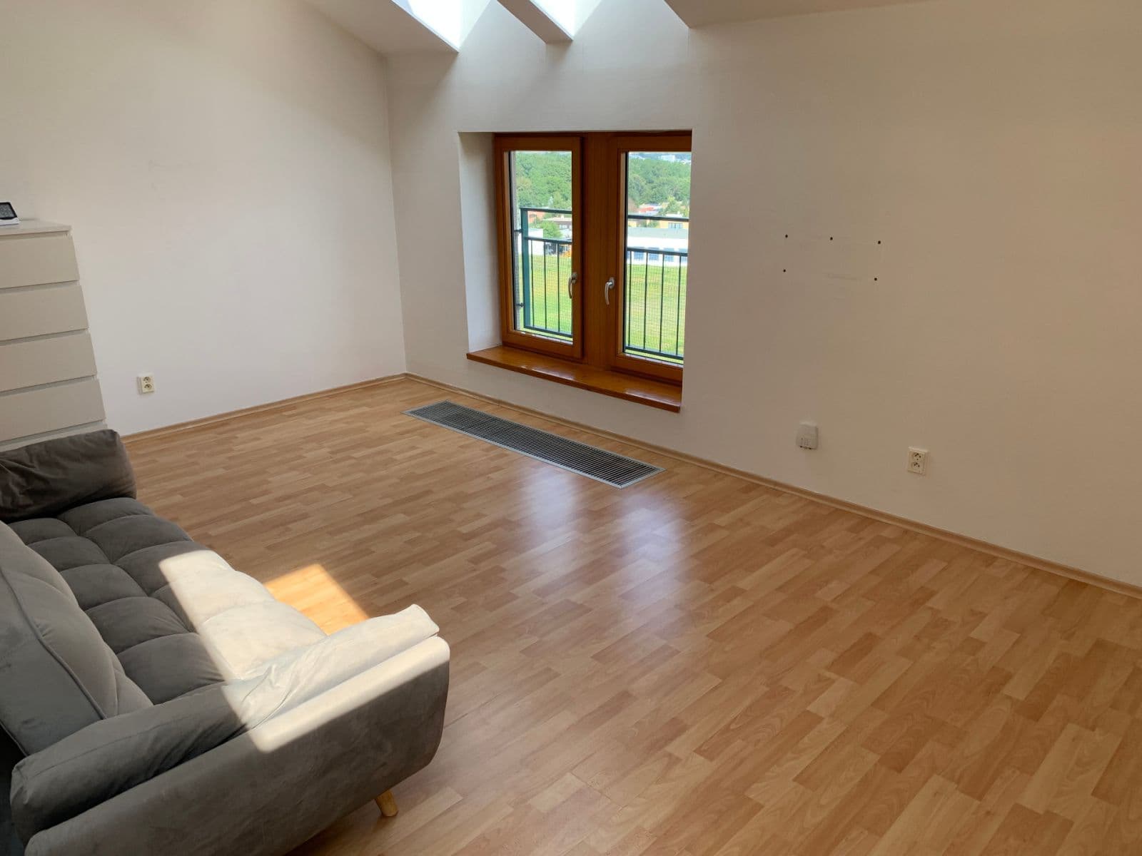 Prenájom bytu 1-izbový 37 m², Padovská, Praha, Praha Prenájom bytu 1-izbový 37 m², Padovská, Praha, Praha