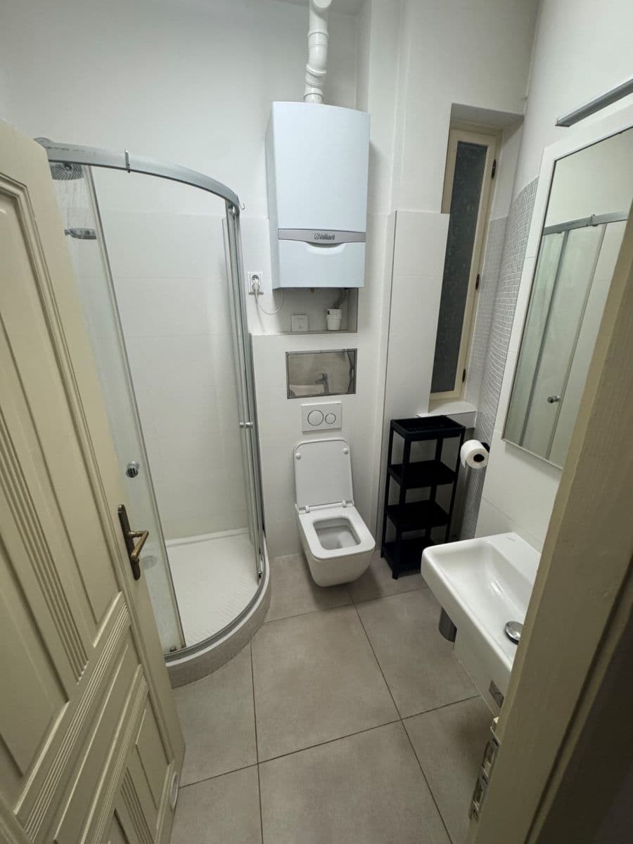 Prenájom bytu 2-izbový 49 m², Na Zderaze, Praha, Praha Prenájom bytu 2-izbový 49 m², Na Zderaze, Praha, Praha