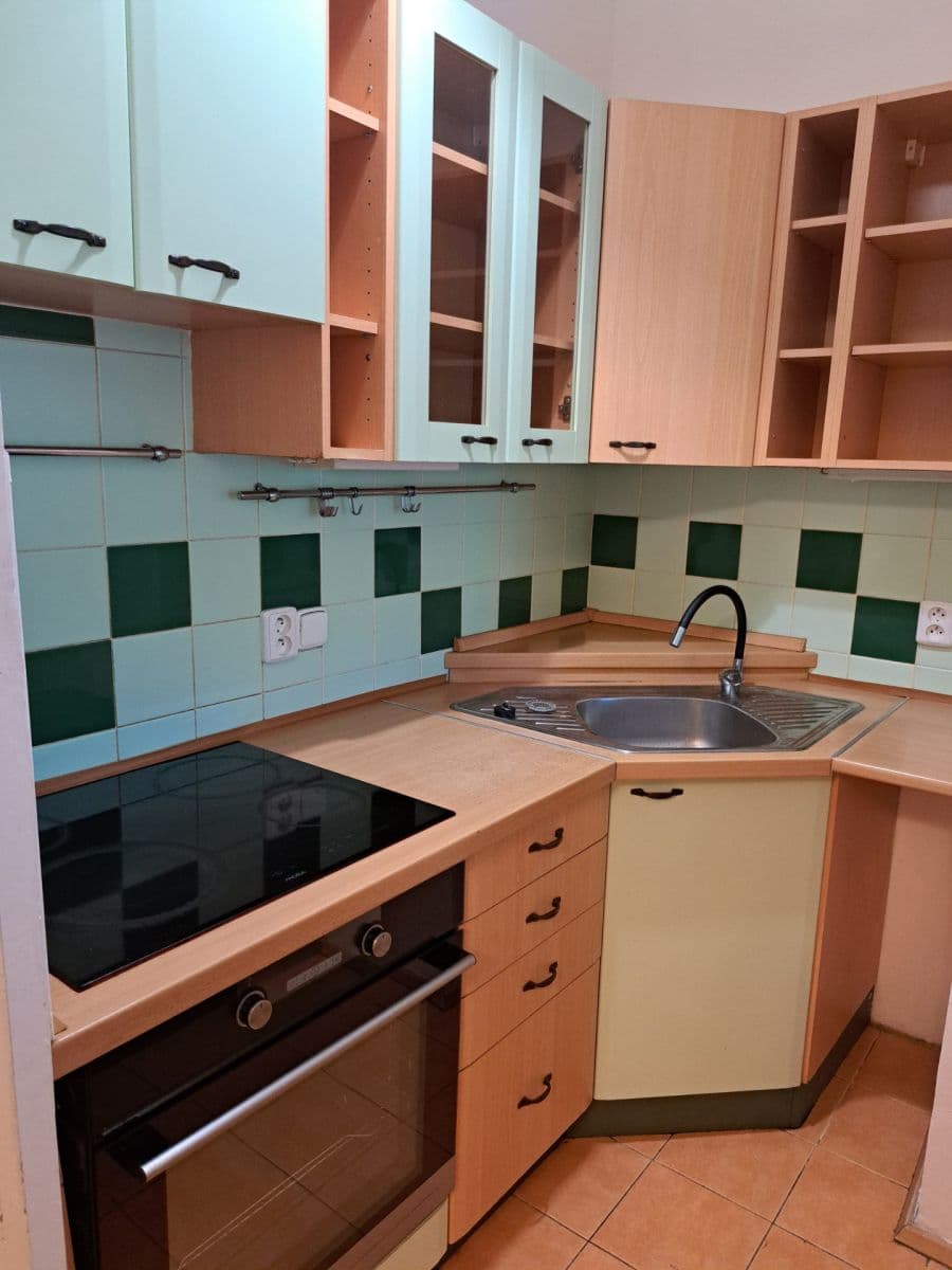 Prenájom bytu 3-izbový 86 m², Vinohradská, Praha, Praha Prenájom bytu 3-izbový 86 m², Vinohradská, Praha, Praha