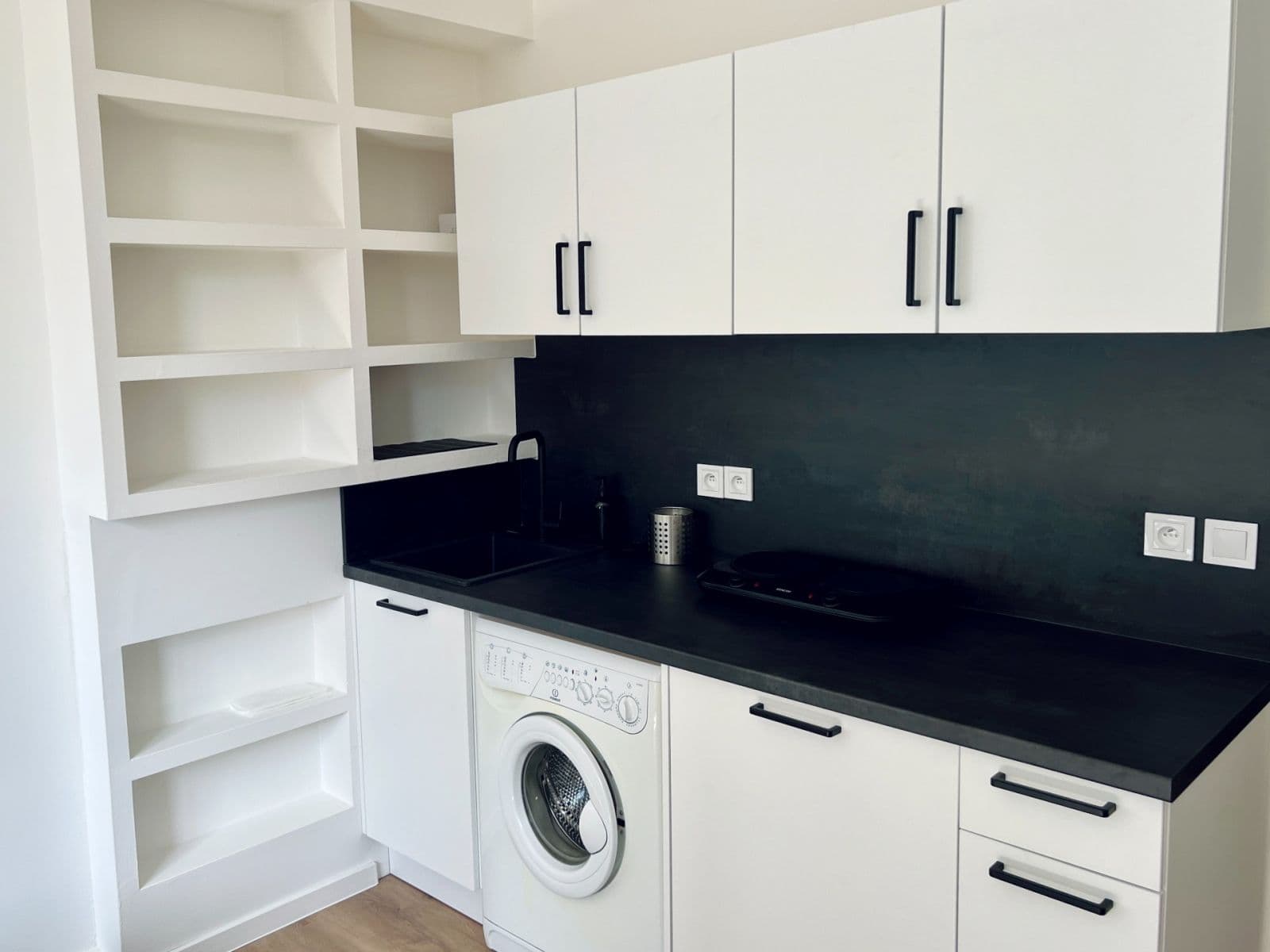 Prenájom bytu 1-izbový 20 m², Na Okruhu, Praha, Praha Prenájom bytu 1-izbový 20 m², Na Okruhu, Praha, Praha